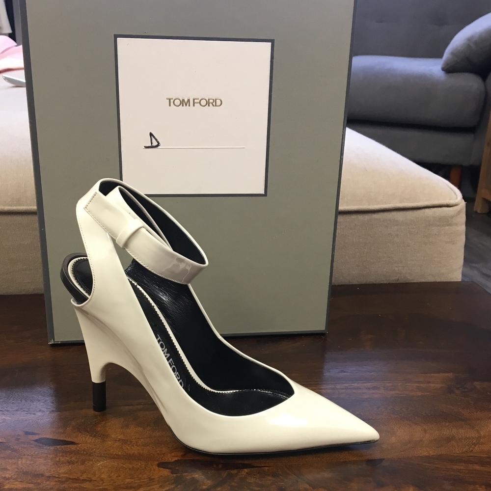 Tom Ford Womens Patent Leather Ankle Strap Pumps